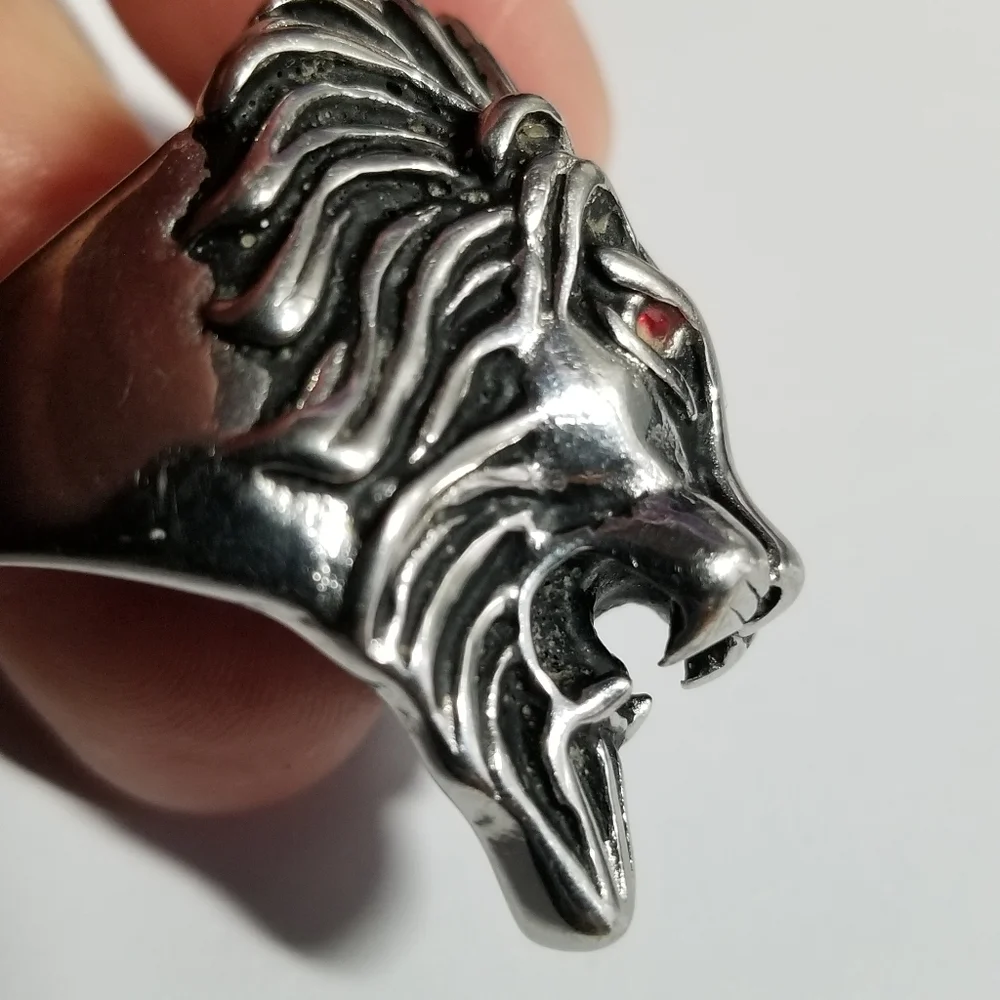 Relisted -lion ring red rhinestone eyes dark silvertone size 11.75   11 3/4 - Picture 4 of 14